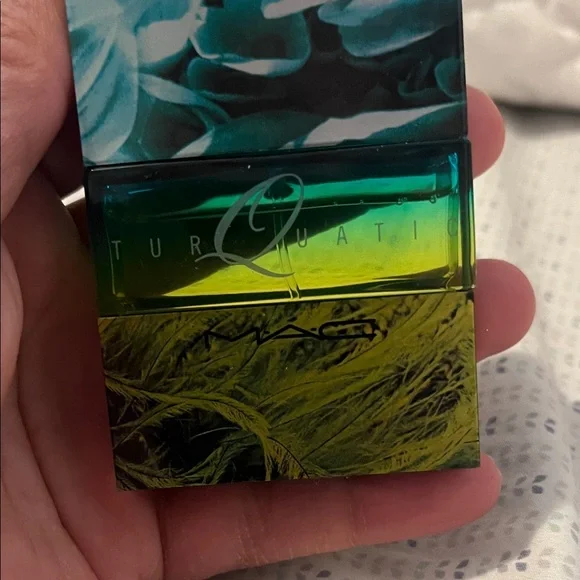 MAC Cosmetics Teal to Lime Gradient Compact with Floral Detail - Picture 4 of 8